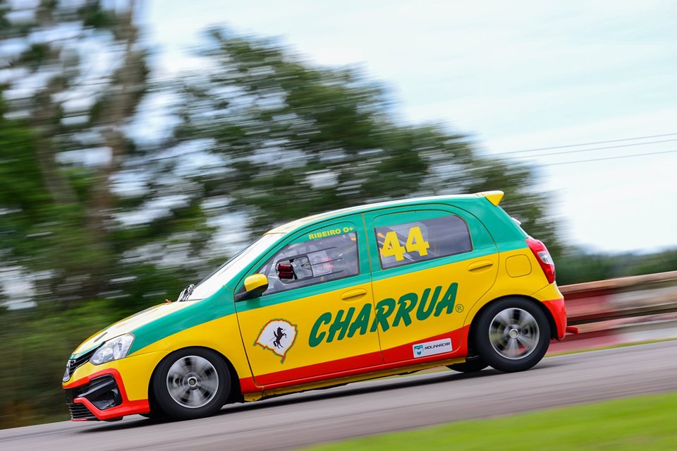 Toyota Etios (Charrua Racing) esta - Turismo Nacional BR