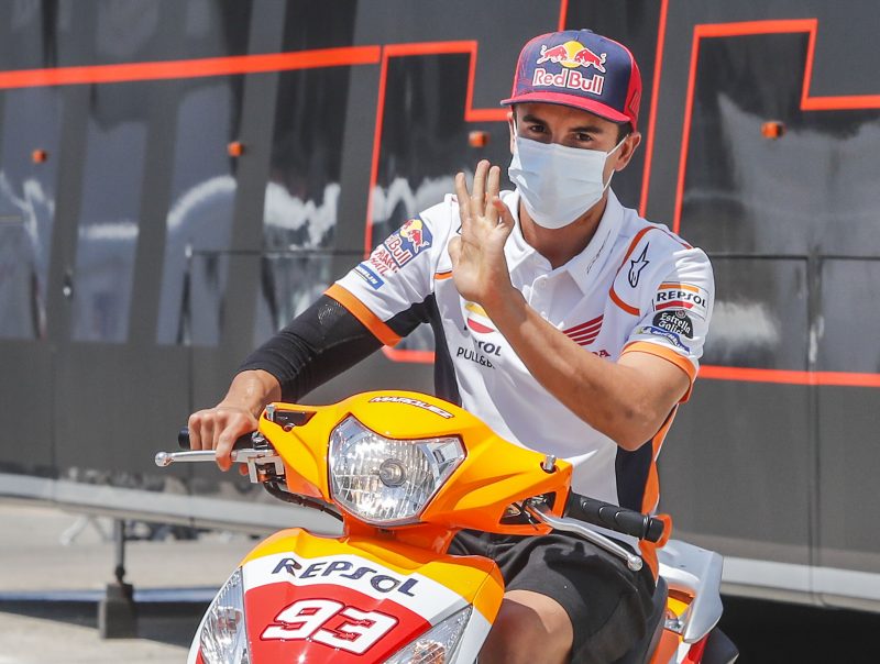 Marc Márquez é ejetado da moto e sofre queda forte no warm-up da