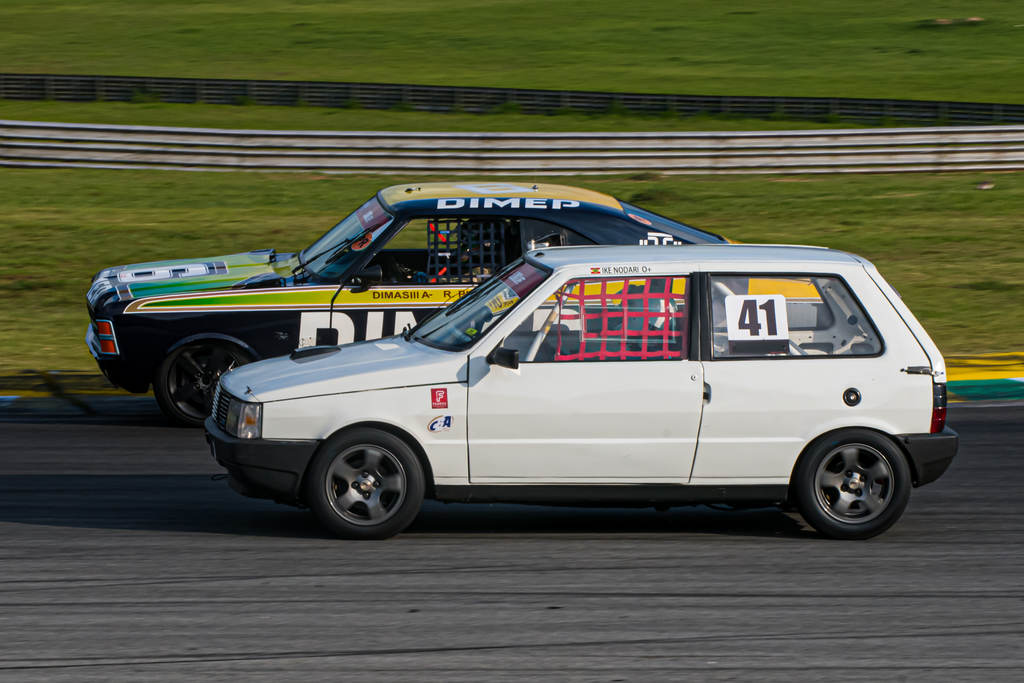 Gold Classic: categoria de carros clássicos faz corridas em Goiânia