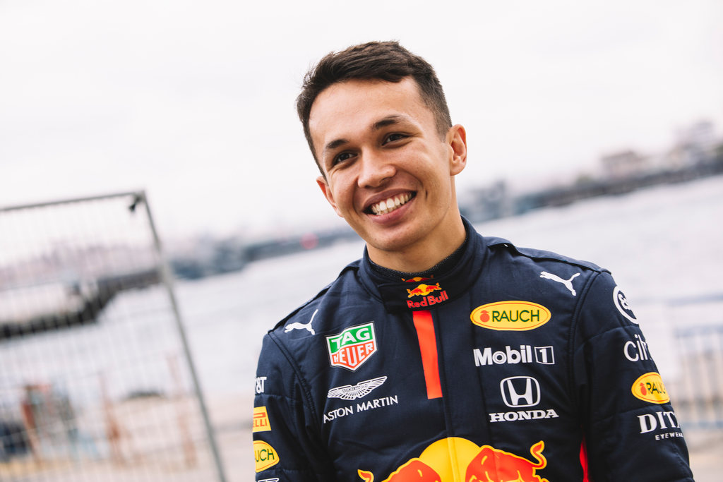 Red Bull p e Alex Albon e Liam Lawson na disputa do DTM Racemotor