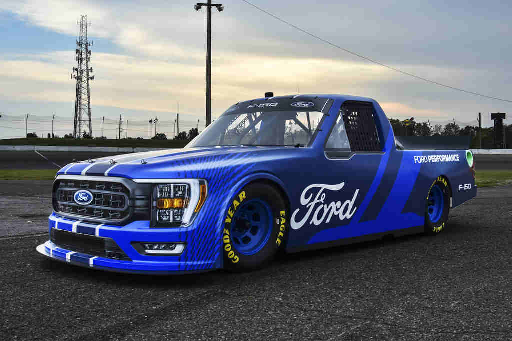 Máquinas da Nascar Truck Series renovam visual para 2022. Ford mostra a ...