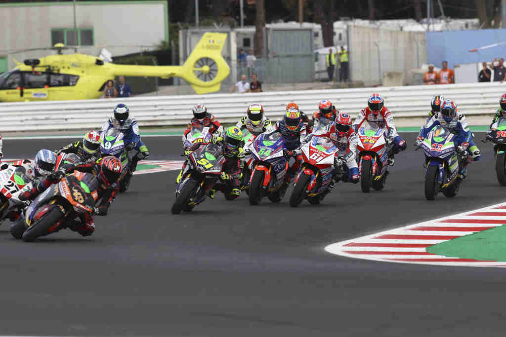 Ferrari ultrapassa Casadei na última curva e vence corrida 2 da