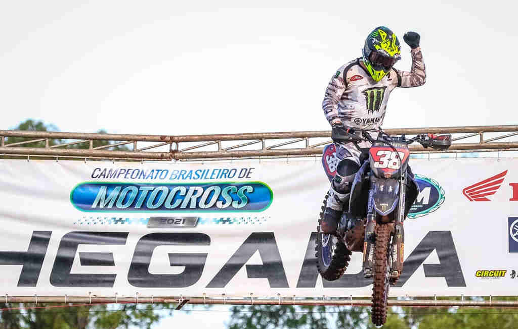 Vídeos: 3ª etapa do Brasileiro de Motocross em Interlagos - MX1