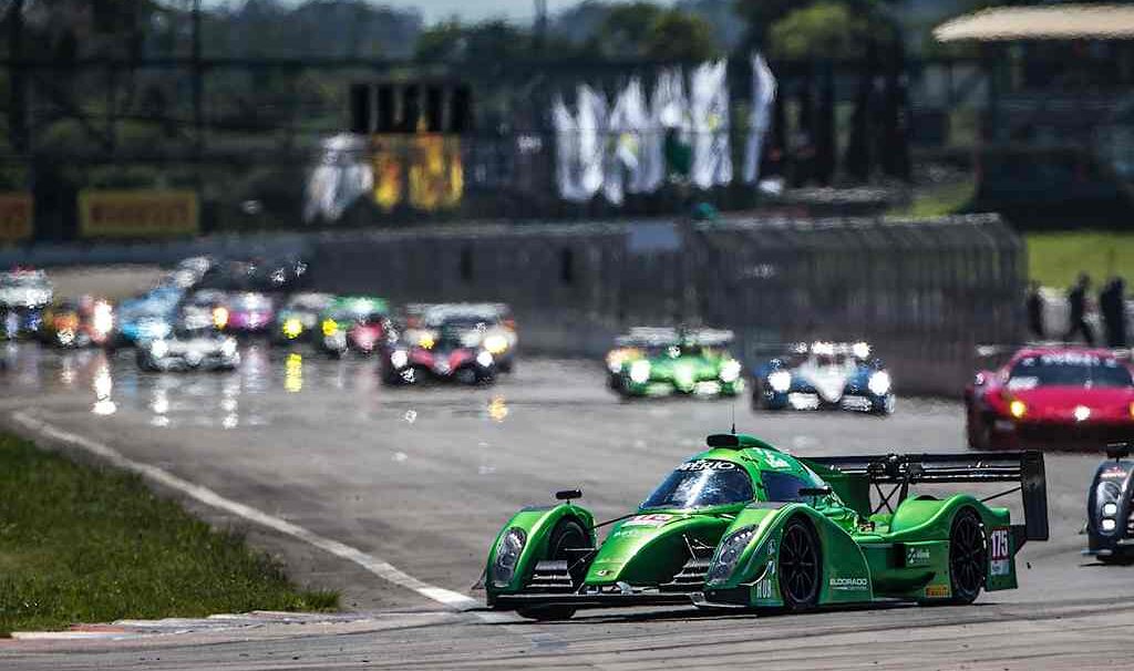 Interlagos: gatas desafiam tempo ruim em corrida da Moto 1000