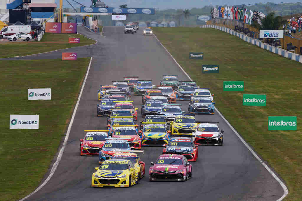 Mais perto da velocidade: Mogi Guaçu terá evento aberto com carros e  pilotos da Stock Car