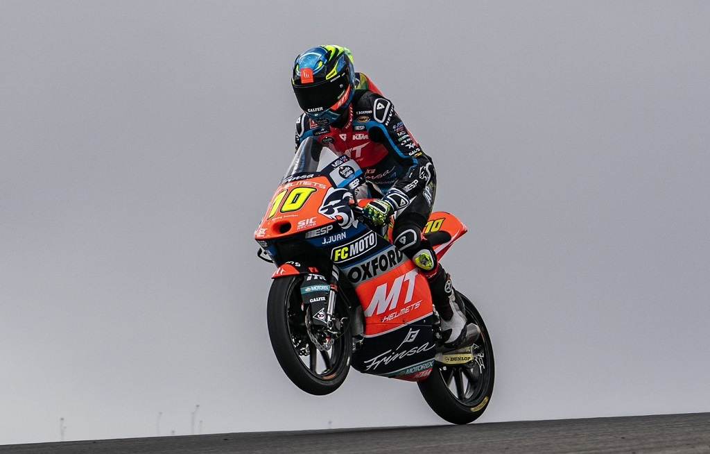 Diogo Moreira, o brasileiro no campeonato mundial de Moto3 em 2022