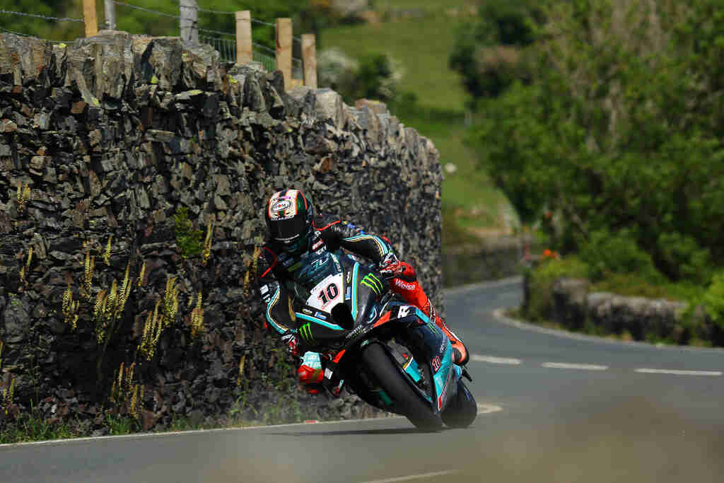 Michael Dunlop venceu hoje a corrida de Superbikes na Ilha de Man