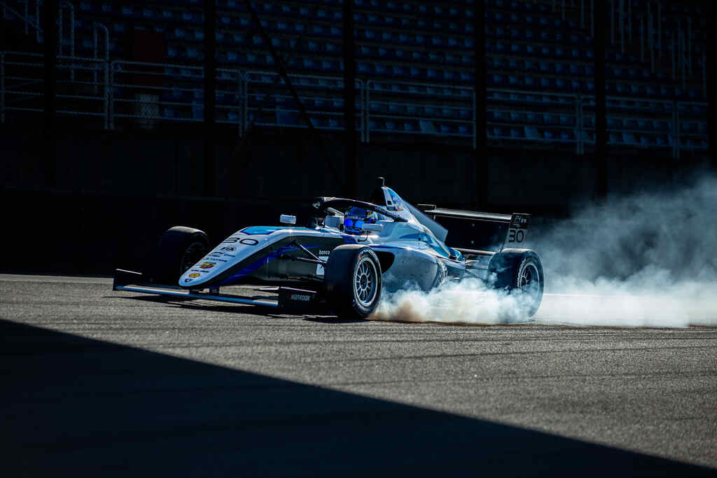 Dupla pole de Vinícius Tessaro na F-4 Brasil em Interlagos