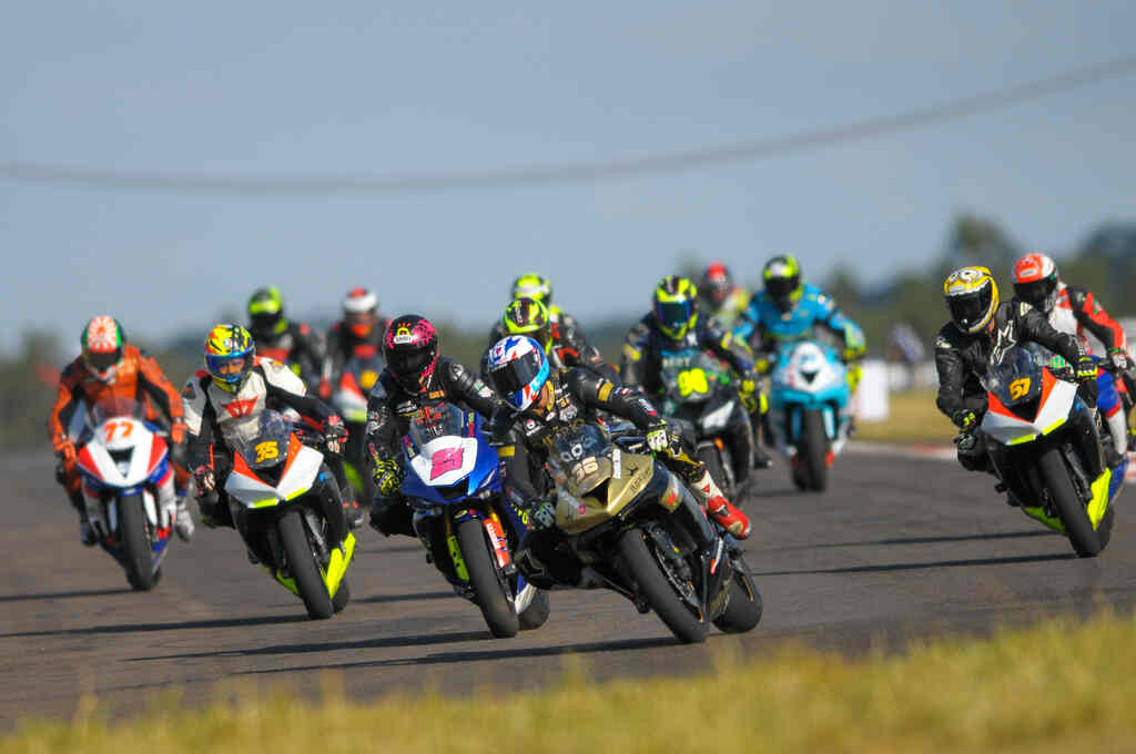 Potenza recebe Moto 1000 GP, Yamaha R3 bLU cRU e Copa Rio-Minas