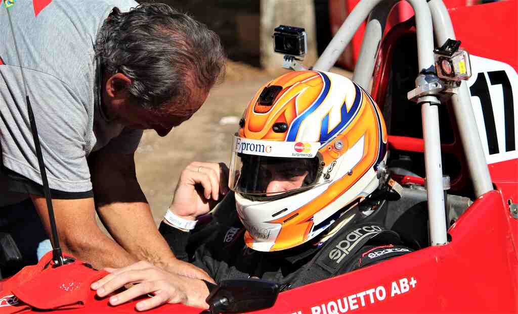 F-Vee lança curso de pilotagem para estreantes