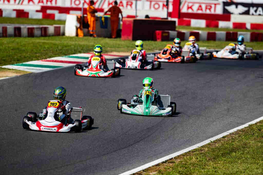 Após 24 anos: Matheus Morgatto é campeão mundial de kart na Itália, voando  baixo