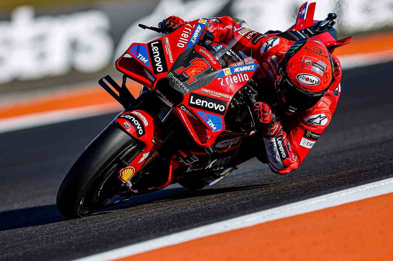 Francesco Bagnaia vence a primeira corrida curta da MotoGP