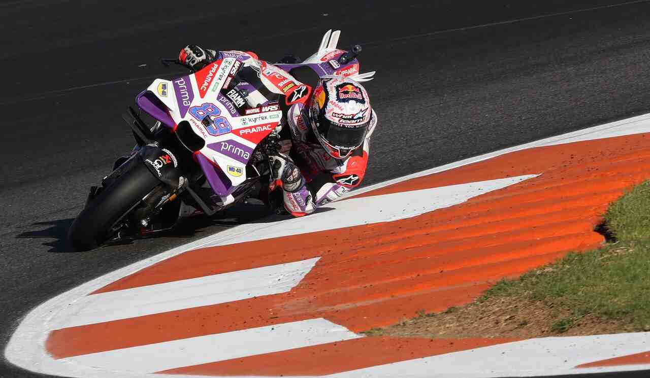 Jorge Martin vence corrida do sábado em Valencia e adia decisão da MotoGP