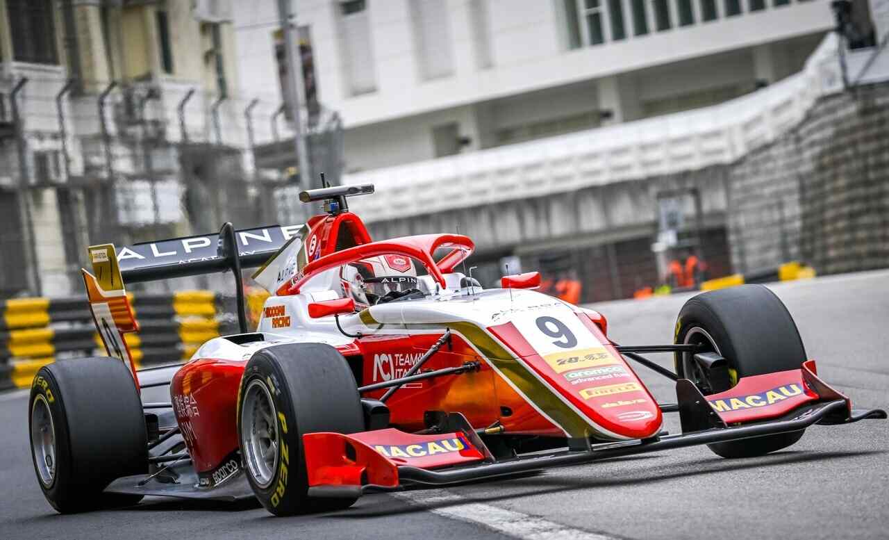 GP Macau 2022: Primeira corrida cancelada - Óleo na pista move
