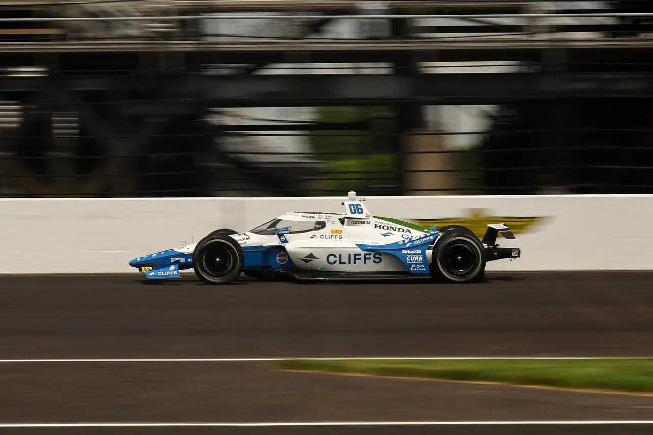 Sábado da Indy 500 tem drama de vencedor e brasileiros com posição definida