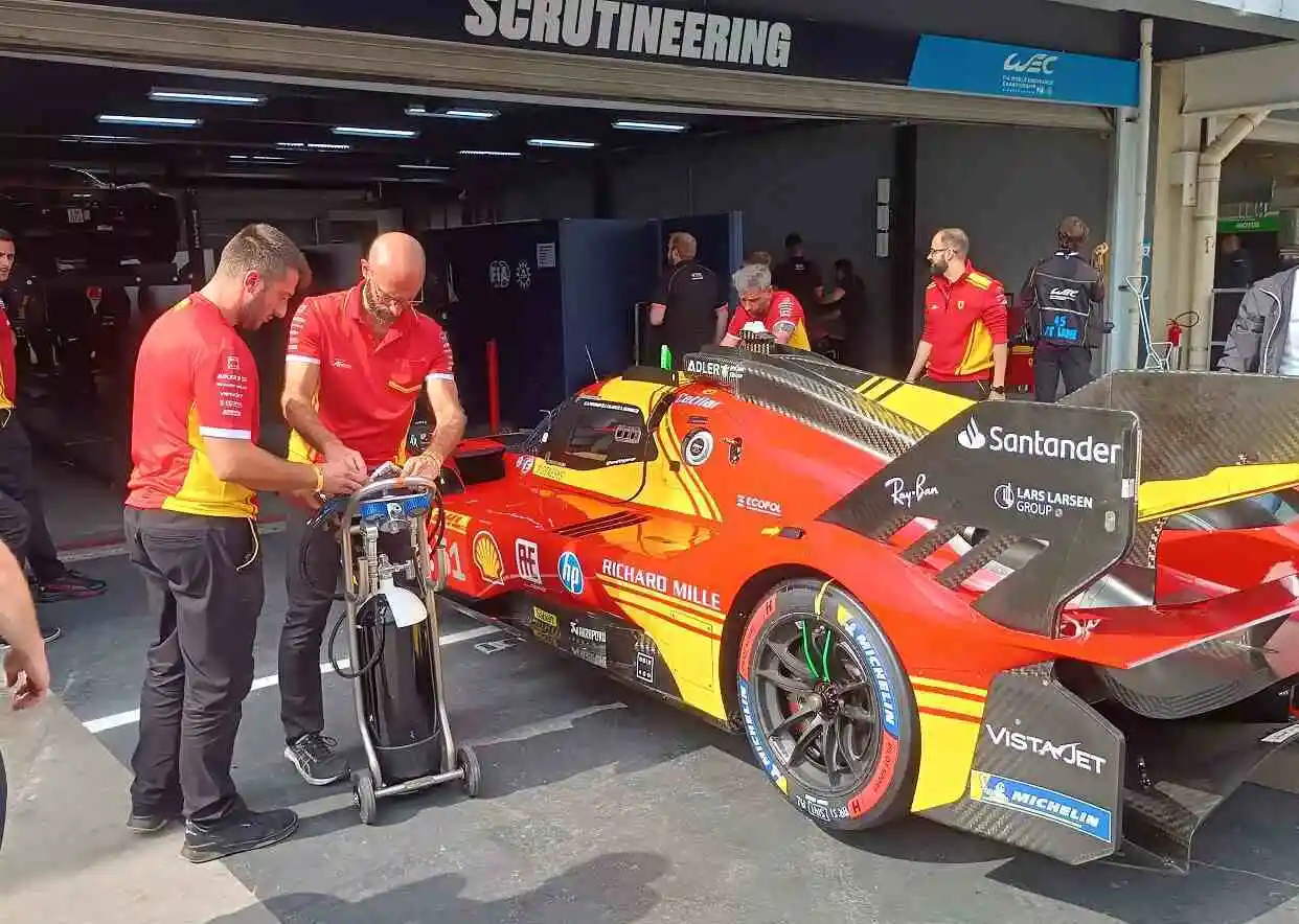 Interlagos no clima das 6h de São Paulo, pelo Mundial de Endurance