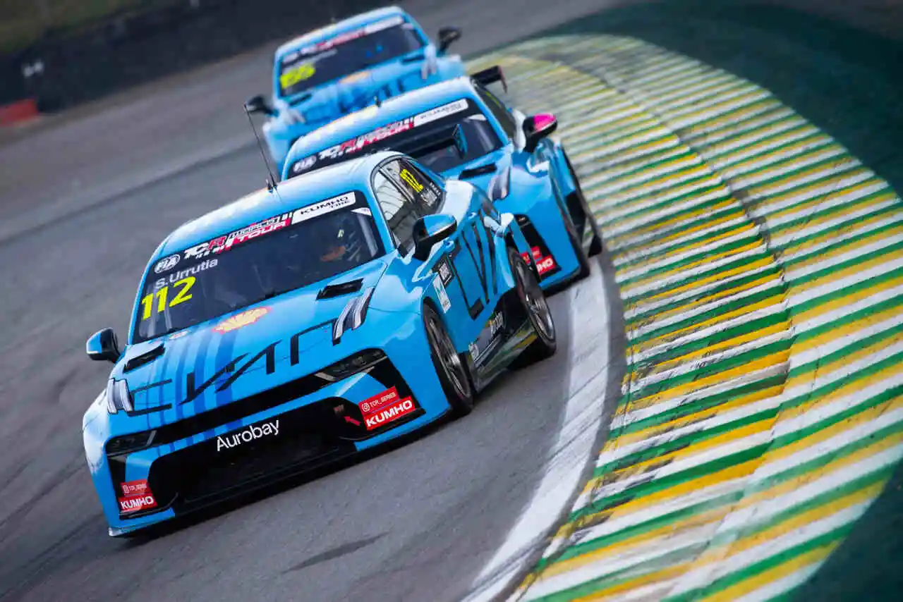 Pole de Santiago Urrutia no TCR World Tour em Interlagos