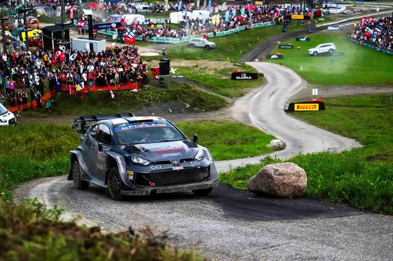 Rovanpera erra e Ogier vence o Rally da Finlândia no WRC